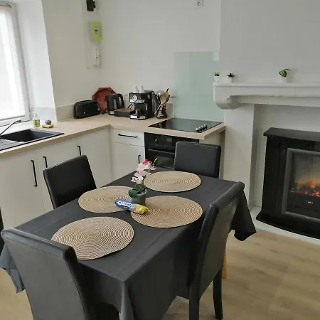 Apartment Petite Maison De Bourg Le Bourgneuf-la-Foret