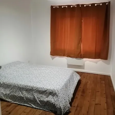 Apartment Petite Maison De Bourg Le Bourgneuf-la-Foret