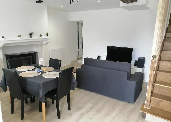 Apartament Petite Maison De Bourg Le Bourgneuf-la-Foret