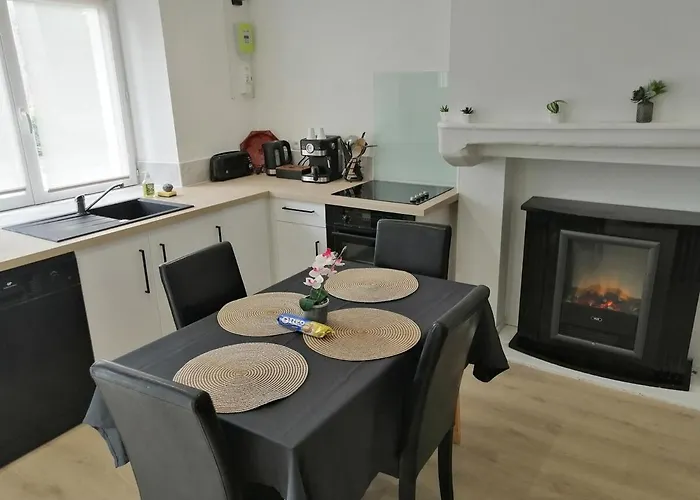 Apartament Petite Maison De Bourg Le Bourgneuf-la-Foret