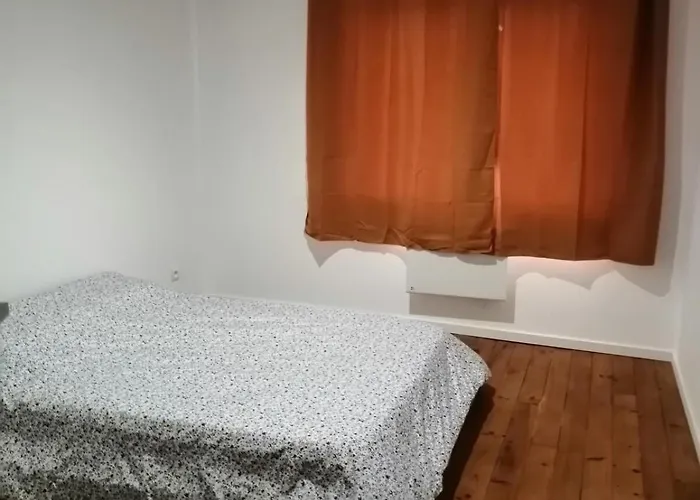 Apartament Petite Maison De Bourg Le Bourgneuf-la-Foret