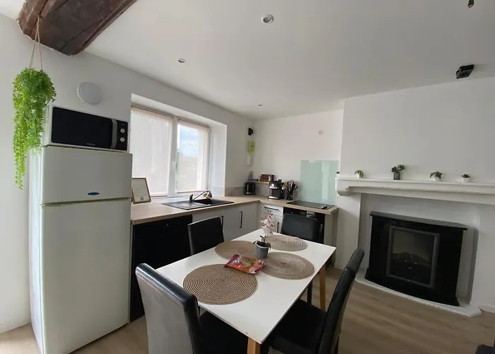 Petite Maison De Bourg Le Bourgneuf-la-Foret