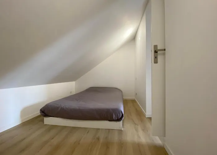 Petite Maison De Bourg * Le Bourgneuf-la-Foret