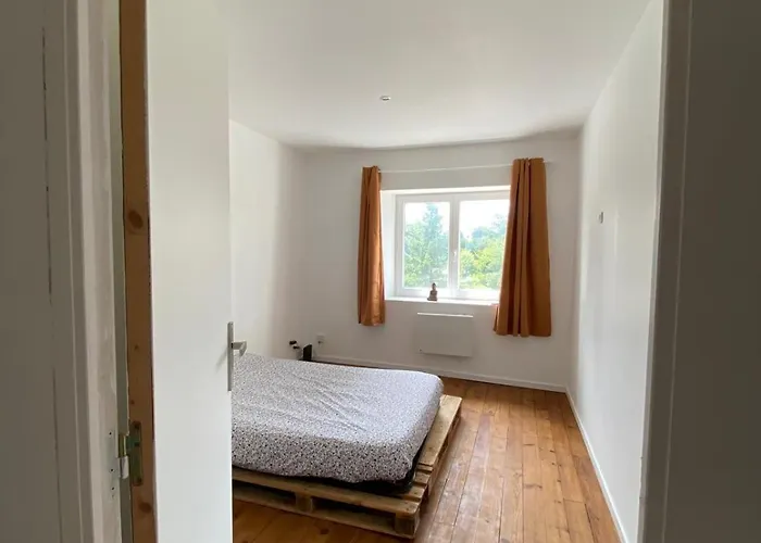 Apartament Petite Maison De Bourg Le Bourgneuf-la-Foret