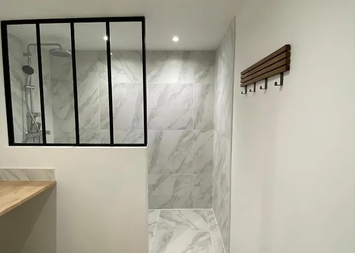 Petite Maison De Bourg * Le Bourgneuf-la-Foret